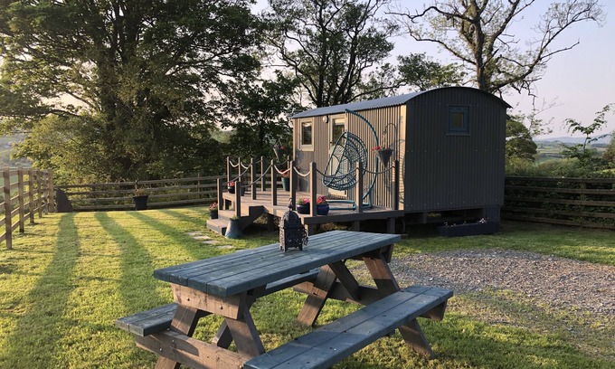 Corwen Cabin | The Peacock Shepherds Hut at Hafoty Boeth