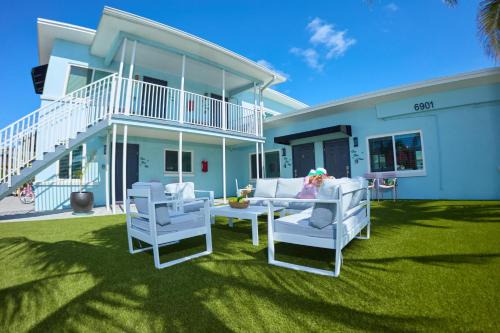 St. Pete Beach Hotel | The Pearl Cabana Club