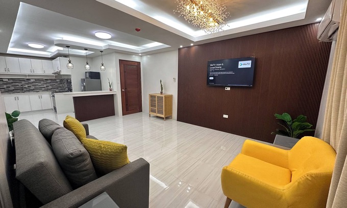 Barretto Apartment | The Penthouse - Barretto,Olongapo City Near Beach and Inflatable Island