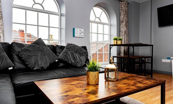 Wrexham Apartment | The Penthouse Gathering Wrexham - Town Centre - Sleeps Up To 16