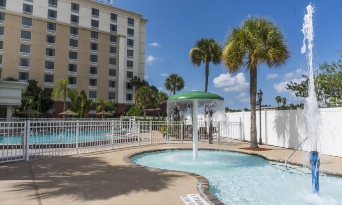 Florida Center Hotel | The Perfect Group Escape! 2 Great Rooms, Swimming Pool, Near Universal Studio