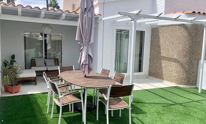 Maspalomas House | The perfect stay private garden