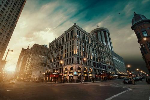 East Town Hotel | The Pfister Hotel