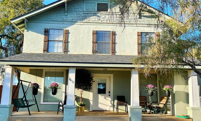 North Overton House | The Phatt daddy (house near Texas tech Stadium)