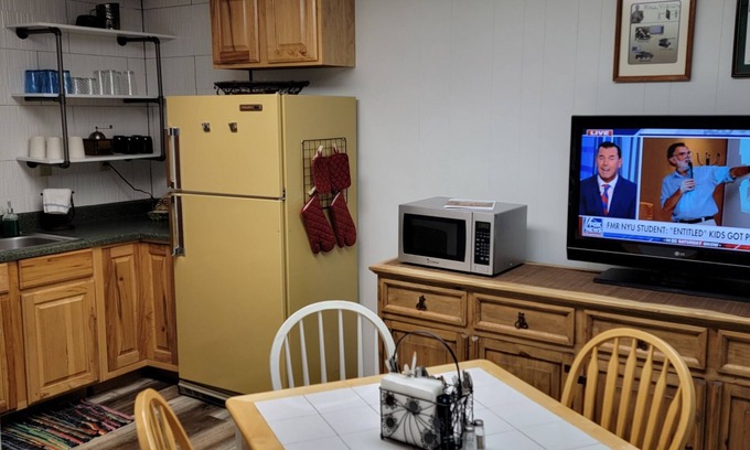 Hettinger Cabin | The Pheasant Room at Carls Cabins