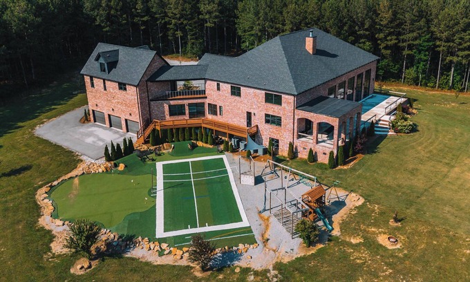 Signal Mountain House | The Pines at Signal Mountain with Hot Tub