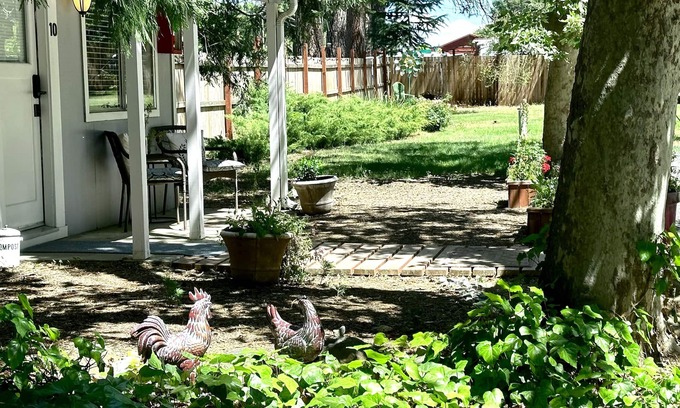 Grass Valley Hotel | The Pines Inn and Cottages