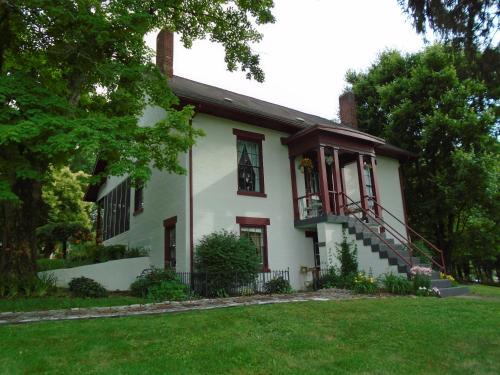 Dresden Bed & Breakfast | The Pines of Dresden