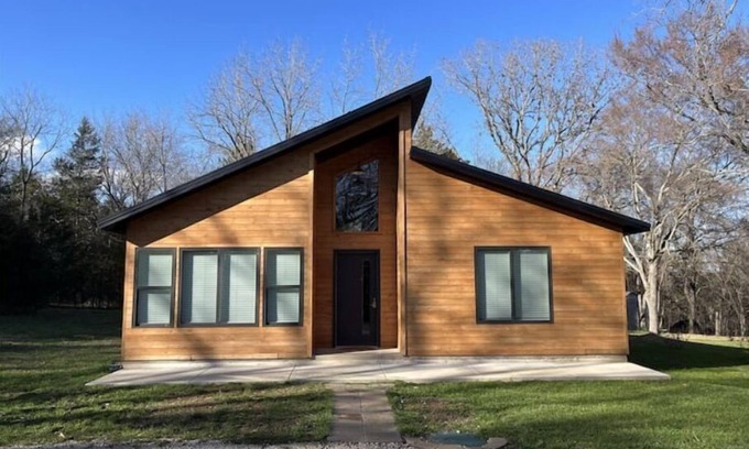 Eagle Rock Cabin | The Point a modern Retreat at Table Rock Lake - two blocks from water