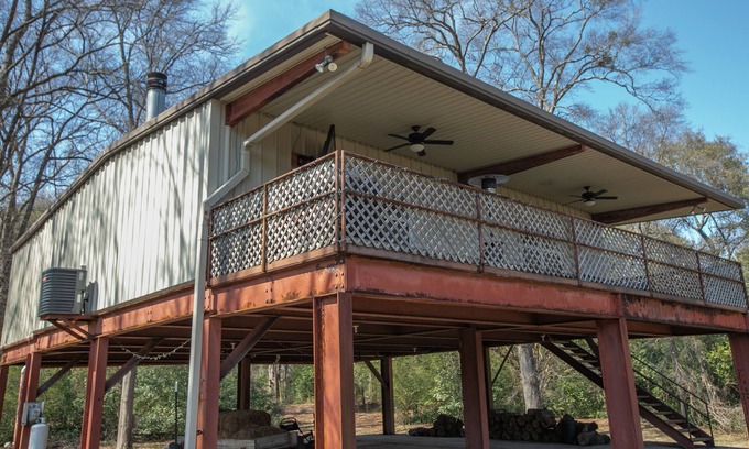 Columbus House | The Poker Club on the Island