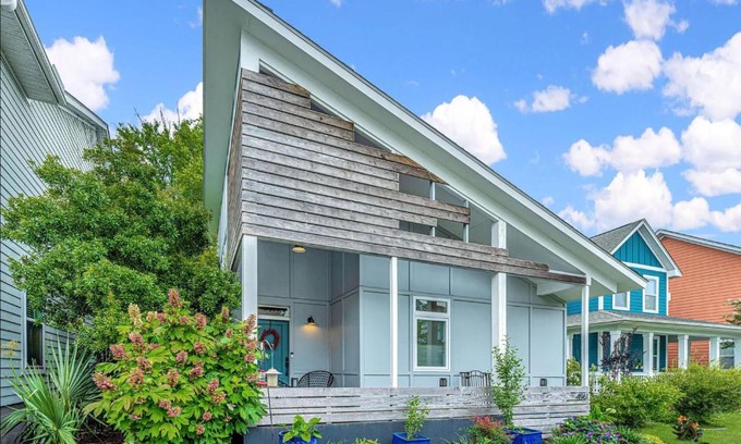 North Charleston House | The Polygon Park Circle Mins to Dwtn and Beach