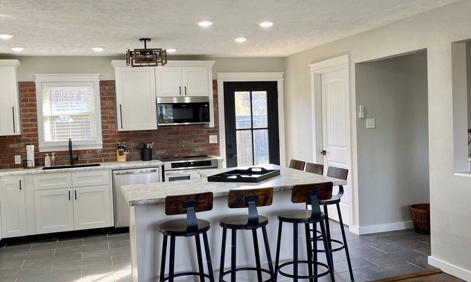 Marshall House | The Pool House, 3-bedroom home in Marshall, backyard inground swimming pool