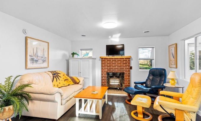 Newaygo Cottage | The Post Cottage Lake Access