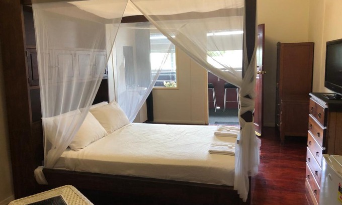Proserpine Hotel | The Prince of Wales