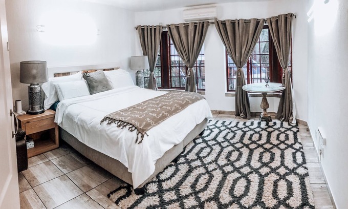 Faerie Glen House | The property is thatched roof house with a homely feeling, home away from home.