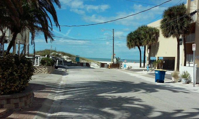 Clearwater Beach Cottage | The Purple Flower - 30 Second walk to the Beach. Free parking.