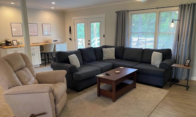 Thomasville House | The Quail's Nest! Convenient to downtown, quiet and fully remodeled!