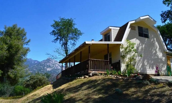 Three Rivers House | The Quail's Nest