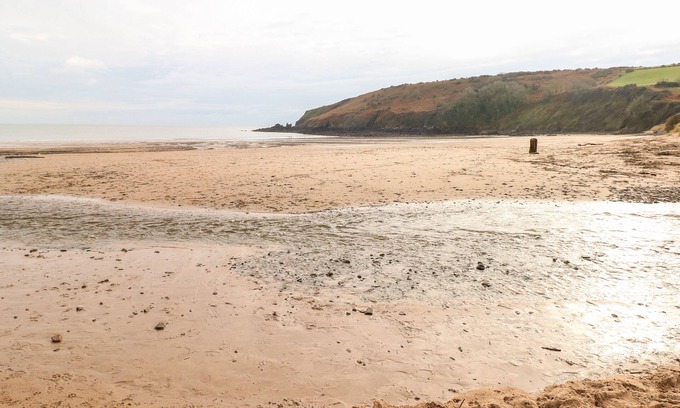 Cosheston Cottage | THE QUEEN BEE, pet friendly, with open fire in Lamphey