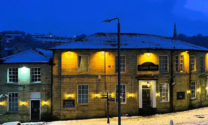 Todmorden Hotel | The Queens Hotel