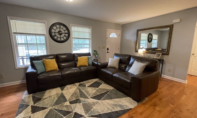 Dalton House | The Quintana Home - EV Charger, Pets, Long-Term