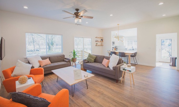 Phoenix Lake-Cedar Ridge House | The Ranch House, 2 Acre Retreat! Walk to Indigeny Reserve!