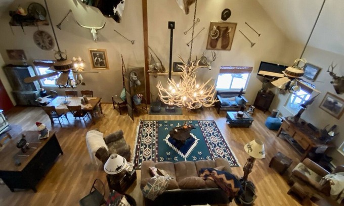 Paradise Valley House | The Rancher’s Cabin: restful & historic