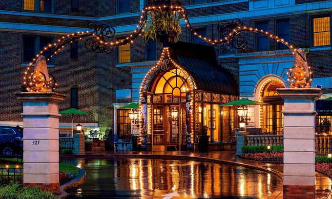 Country Club Plaza Area Hotel | The Raphael Hotel, Autograph Collection