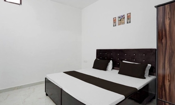 Amritsar Bed & Breakfast | The Rate quoted for All 7 Bedrooms is 165 USD. Famous Golden Temple 3 km away