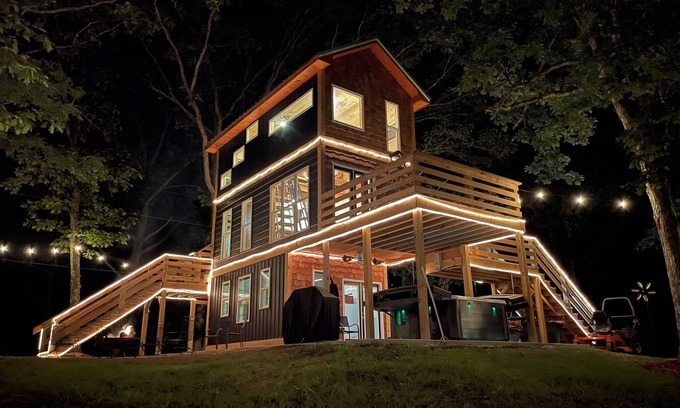 Flintstone Cabin | The Raven Cabin at Bird Hollow, 10 miles from Chattanooga, New Build
