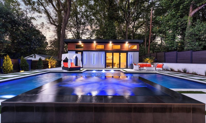 Oakhurst House | The Raven - Charlotte’s Luxury Guesthouse