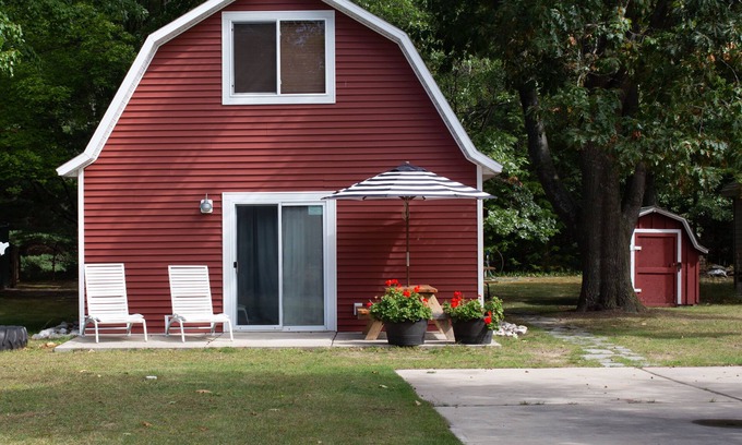 Silver Lake Cottage | THE RED BARN - Walk to where it’s happening close by, 12 min. to Lake Michigan