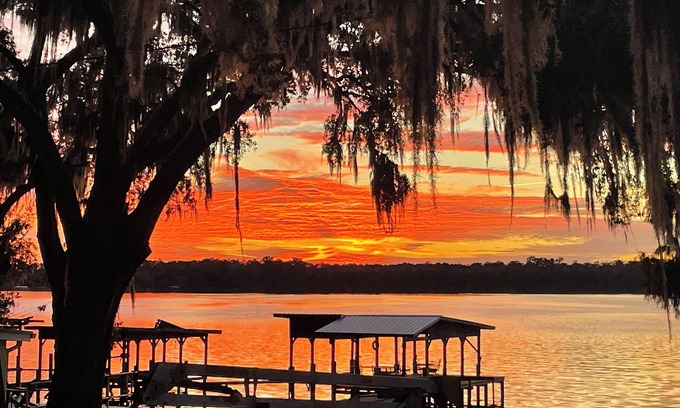 Fruitland House | The Reeling Inn on the River with Private Dock and Deck