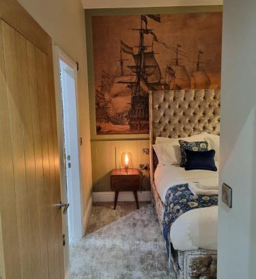 Whitby Hotel | The Resolution Hotel