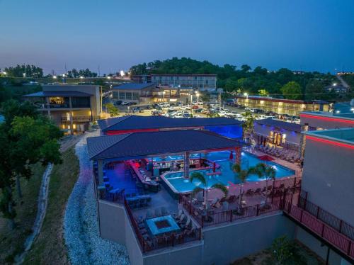 Lake Ozark Hotel | The Resort at Lake of the Ozarks