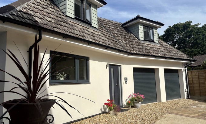 Ferndown House | THE RETREAT, family friendly, country holiday cottage in Ferndown