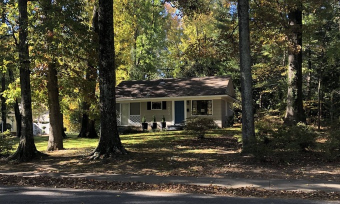 Greensboro House | "The Right Spot"- cheerful house in an ideal location