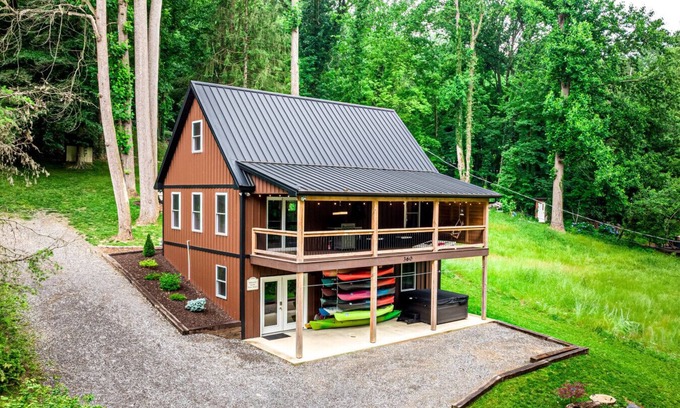 Airville Cabin | The River Shack *kayaks*hottub*fishing*quiet*family