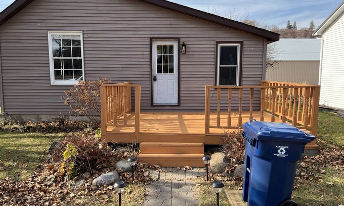 Guttenberg House | The Riverside Retreat! cozy, newly remodeled home