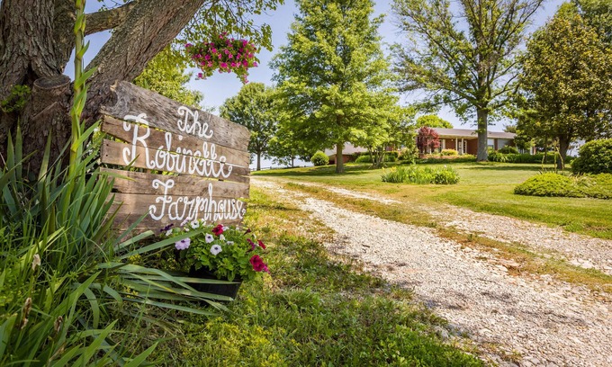 Maple Mount House | The Robinette House: Endless view of rolling farmland