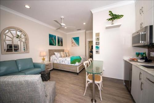 Anna Maria Resort | The Rod and Reel Resort Suite 3