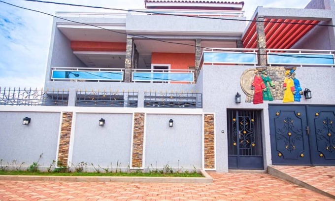 Lome House | The Roots at Sagbado