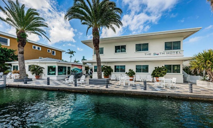 Sunset Beach Apartment | The Roth Hotel, Treasure Island, Florida