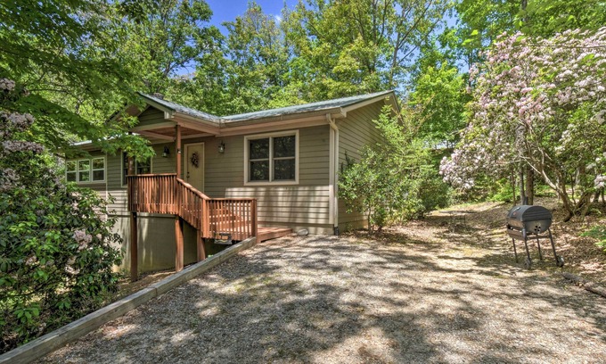 Helen Cabin | ‘The Round About’ at Sautee Mountain Retreat!