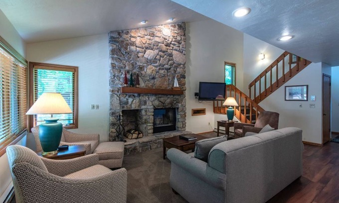 Baileys Harbor Condo | The Rushes 2BR Condo with Lake View, Fireplace, & Indoor Pool