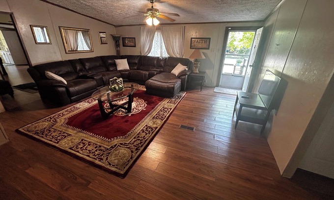 Rocky Ford House | The Rustic Roost – A Cozy Country Getaway