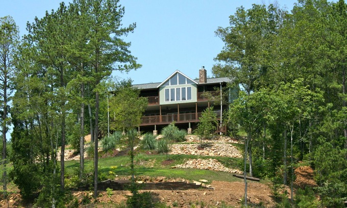 Dandridge House | "The Rusty Hook" - Spacious Lakefront 4 Bedroom W/Private Covered Dock