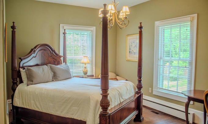 Clinton Apartment | The Sage Suite - Private Studio w/Ensuite Bath in Historic Downtown Home