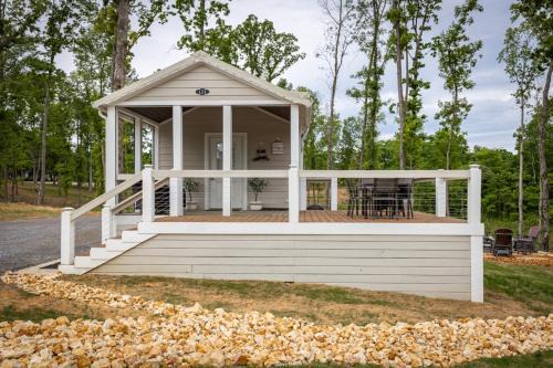 Dover House | The Salt Shack (In The Pines at KY Lake) 121 Pine Grove Lane, Dover, TN 37058