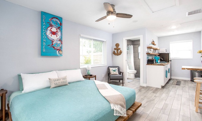 Lakewood Estates Apartment | The Salty Crab Studio